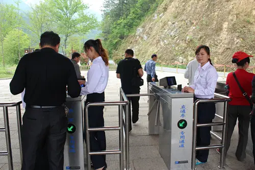 那么景區通道閘如何選擇？景區通道閘選擇要注意哪些問題？